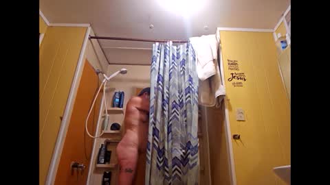 Snapshot of savage352ratchet chatting on December 2024 05:00:01 PM Bugglove online show from December 2024 05:00:01 PM