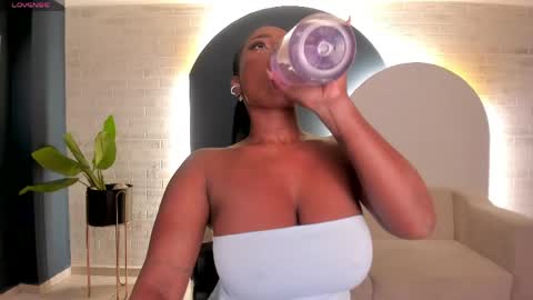 Snapshot of savannahstorm_ chatting on May 2026 01:20:02 PM S a v a n n a h online show from May 2026 01:20:02 PM