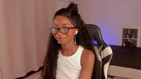 Savannahwildee online show from December 2024 09:36:02 PM