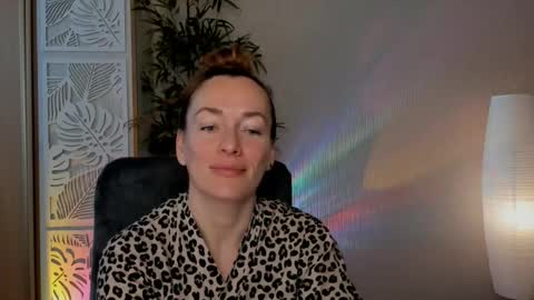 Snapshot of save_the_qween chatting on April 2026 05:01:02 AM save the qween online show from April 2026 05:01:02 AM