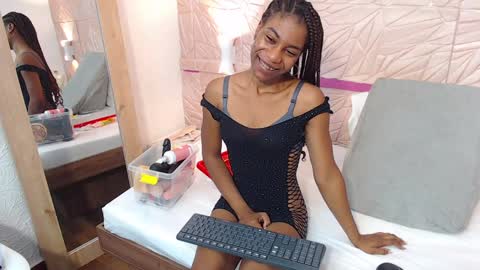 Snapshot of savory_pussy18 chatting on December 2024 12:44:02 PM savory_pussy18 online show from December 2024 12:44:02 PM
