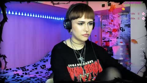 pronoun she. name Mary. age 21. online show from December 2024 10:41:01 AM