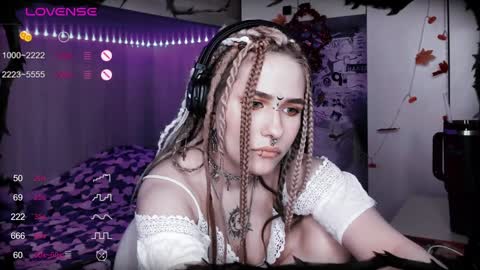 pronoun she. name Mary. age 21. online show from January 2025 06:44:01 PM