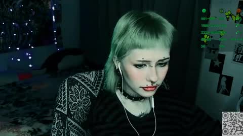 pronoun she. name Mary. age 21. online show from March 2026 11:17:01 PM