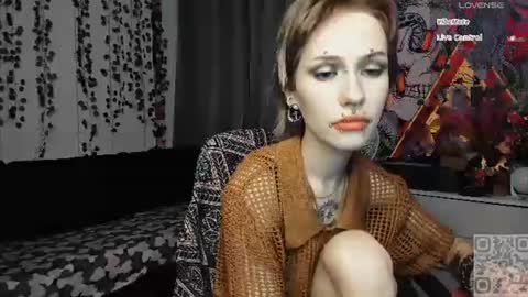 Snapshot of say_mary chatting on July 2026 07:53:02 PM pronoun she. name Mary. age 21. online show from July 2026 07:53:02 PM