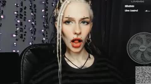 Snapshot of say_mary chatting on July 2026 04:09:02 PM pronoun she. name Mary. age 21. online show from July 2026 04:09:02 PM
