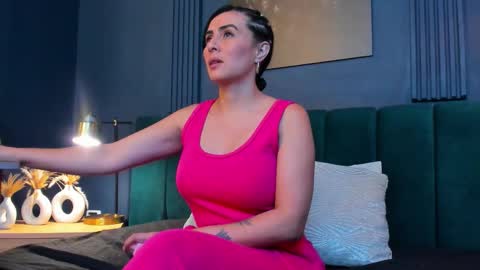 Scarlet Edwars online show from November 2025 12:17:01 PM