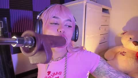 scarlet_gold online show from December 2024 02:41:02 AM