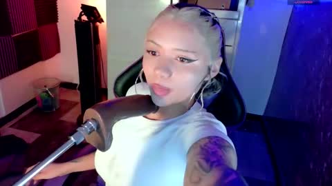 scarlet_gold online show from November 2025 04:12:01 AM