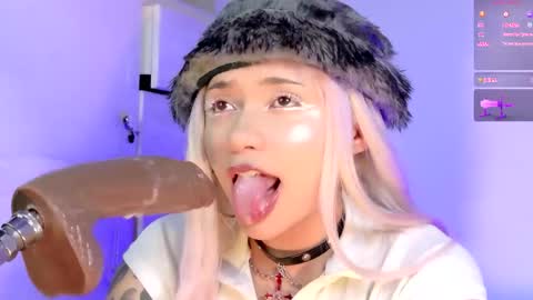 scarlet_gold online show from April 2026 12:13:02 AM