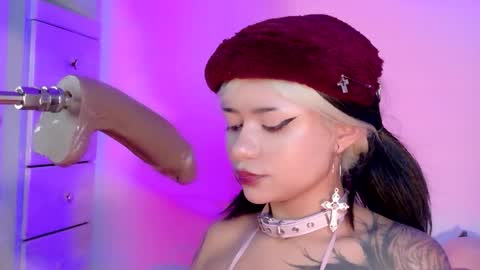 scarlet_gold online show from May 2026 10:58:01 PM