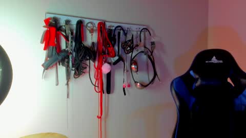 scarlet taylor kennedy online show from April 2026 07:58:01 PM