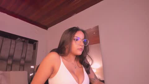 Snapshot of scarlet_monroee chatting on December 2024 05:55:01 PM Scarleth online show from December 2024 05:55:01 PM