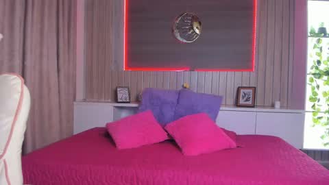 Scarlet  online show from April 2026 03:33:01 AM