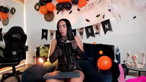 scarlet_summer_25 online show from October 2025 12:14:02 PM