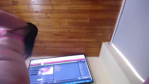 scarlet_tommy online show from February 2026 09:01:01 PM