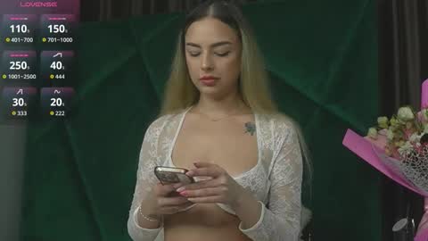 Snapshot of scarletcoles chatting on September 2025 09:37:02 PM Scarlet online show from September 2025 09:37:02 PM
