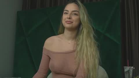 Snapshot of scarletcoles chatting on September 2025 08:33:01 PM Scarlet online show from September 2025 08:33:01 PM