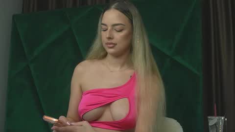 Scarlet online show from September 2025 09:07:02 PM