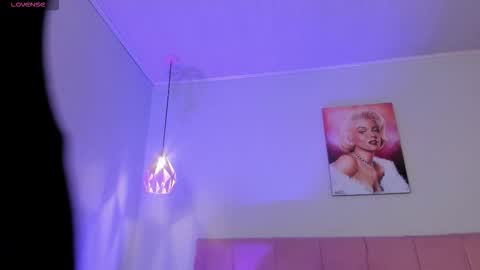 Scarlet  online show from January 2026 11:21:01 PM