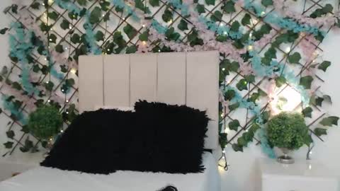 Snapshot of scarletlevis chatting on February 2026 10:43:01 AM scarlet online show from February 2026 10:43:01 AM