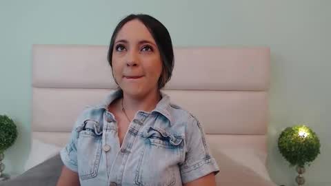 Snapshot of scarletlevis chatting on February 2026 10:49:02 AM scarlet online show from February 2026 10:49:02 AM