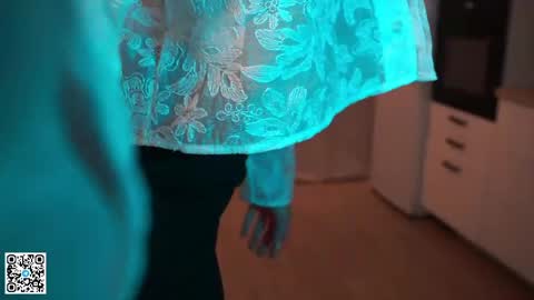 Scarlet online show from April 2026 10:01:02 PM