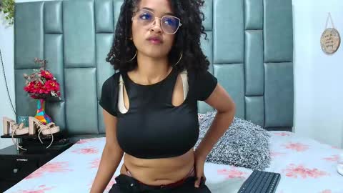 Snapshot of scarletnoir4u chatting on October 2025 02:25:02 AM scarlet online show from October 2025 02:25:02 AM