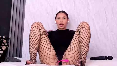 Scarlett Johs online show from November 2025 02:09:02 PM