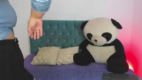 Snapshot of scarlett_lewis2 chatting on October 2025 02:40:02 AM SweetScarlett online show from October 2025 02:40:02 AM