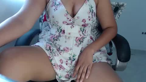 Snapshot of scarlett_liz chatting on February 2025 12:49:02 PM Scarlett online show from February 2025 12:49:02 PM