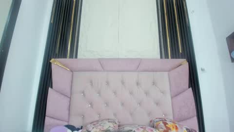 scarlett online show from April 2026 08:21:01 PM