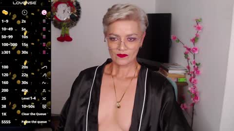 Snapshot of scarlett_paris chatting on January 2025 11:59:01 PM Scarlett online show from January 2025 11:59:01 PM