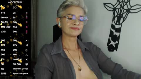 Snapshot of scarlett_paris chatting on January 2025 11:48:01 PM Scarlett online show from January 2025 11:48:01 PM