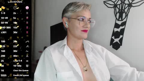 Snapshot of scarlett_paris chatting on January 2025 11:51:01 PM Scarlett online show from January 2025 11:51:01 PM