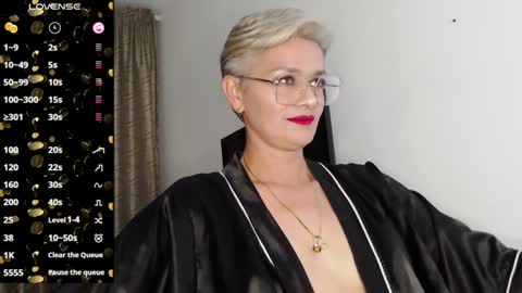 Snapshot of scarlett_paris chatting on January 2025 11:18:02 PM Scarlett online show from January 2025 11:18:02 PM