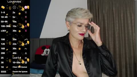 Snapshot of scarlett_paris chatting on January 2025 11:43:02 PM Scarlett online show from January 2025 11:43:02 PM