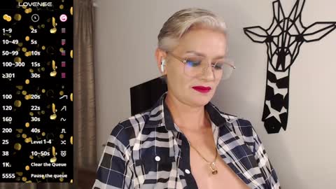 Snapshot of scarlett_paris chatting on January 2025 11:46:01 PM Scarlett online show from January 2025 11:46:01 PM