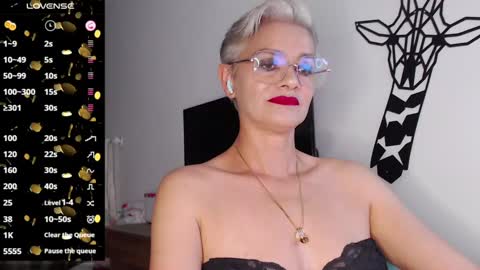 Snapshot of scarlett_paris chatting on February 2025 10:43:01 PM Scarlett online show from February 2025 10:43:01 PM