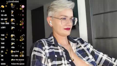 Snapshot of scarlett_paris chatting on February 2025 02:28:01 AM Scarlett online show from February 2025 02:28:01 AM