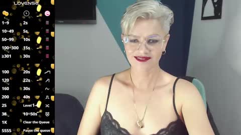 Snapshot of scarlett_paris chatting on February 2025 11:26:01 PM Scarlett online show from February 2025 11:26:01 PM