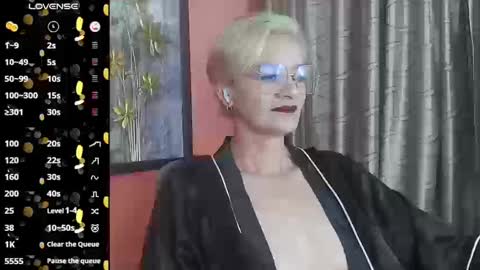 Snapshot of scarlett_paris chatting on September 2025 12:10:01 AM Scarlett online show from September 2025 12:10:01 AM