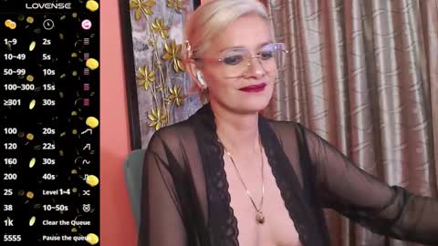 Snapshot of scarlett_paris chatting on October 2025 11:48:02 PM Scarlett online show from October 2025 11:48:02 PM