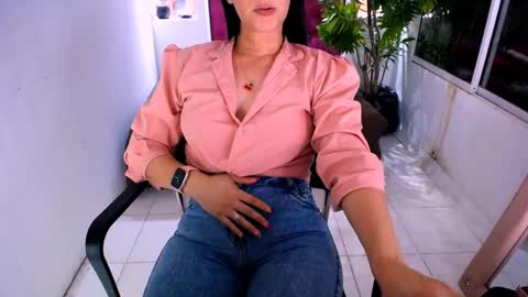 Snapshot of scarlett_sex2 chatting on September 2025 05:46:02 PM scarlet online show from September 2025 05:46:02 PM