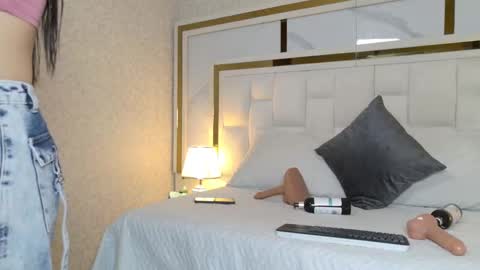 scarlett_sm online show from September 2025 07:19:02 PM