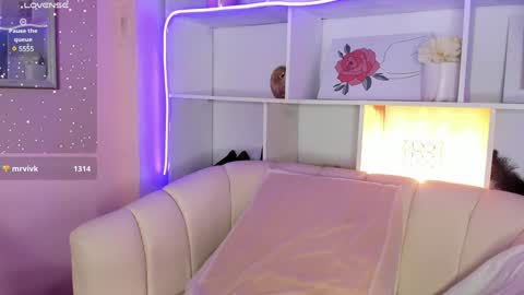 Daniela Camacho  online show from December 2024 01:40:01 PM