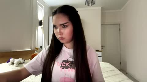 scarlettleszczynski online show from April 2026 02:23:01 PM