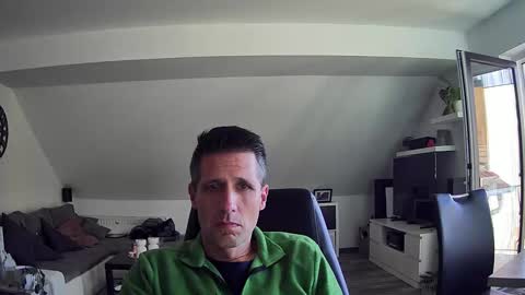 Snapshot of schnuckigeil chatting on November 2025 02:05:02 PM Dildomen online show from November 2025 02:05:02 PM