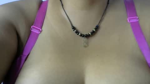 Snapshot of schoco_milf chatting on December 2024 12:03:02 AM mai latina online show from December 2024 12:03:02 AM