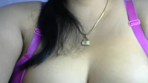 Snapshot of schoco_milf chatting on December 2024 09:40:01 PM mai latina online show from December 2024 09:40:01 PM